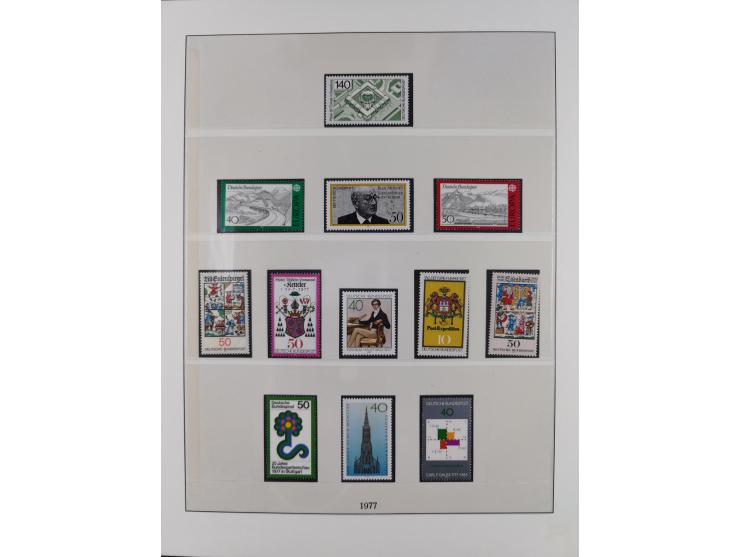 1945/90, ungebrauchte und postfrische Sammlung, oftmals komplett, dabei Bund/Berlin und DDR, DDR mit guten Dienstmarken inkl.
