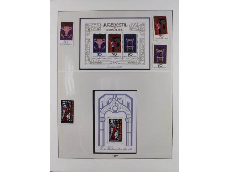 1945/90, ungebrauchte und postfrische Sammlung, oftmals komplett, dabei Bund/Berlin und DDR, DDR mit guten Dienstmarken inkl.