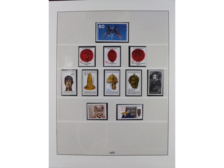 1945/90, ungebrauchte und postfrische Sammlung, oftmals komplett, dabei Bund/Berlin und DDR, DDR mit guten Dienstmarken inkl.