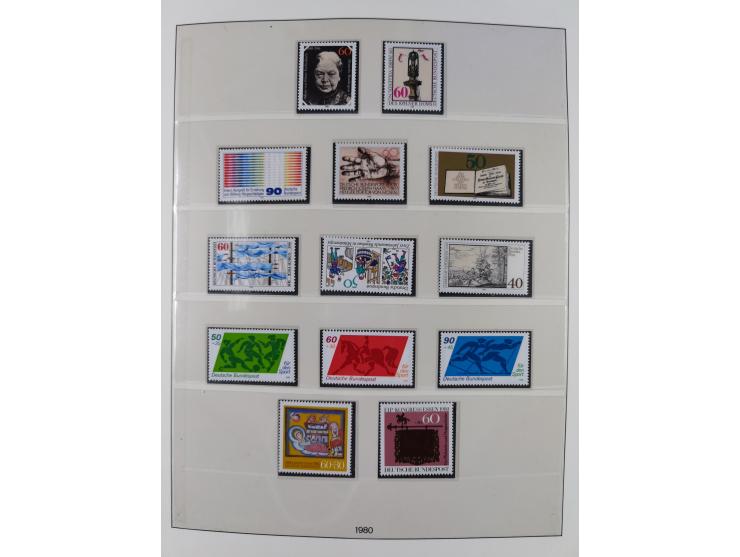 1945/90, ungebrauchte und postfrische Sammlung, oftmals komplett, dabei Bund/Berlin und DDR, DDR mit guten Dienstmarken inkl.