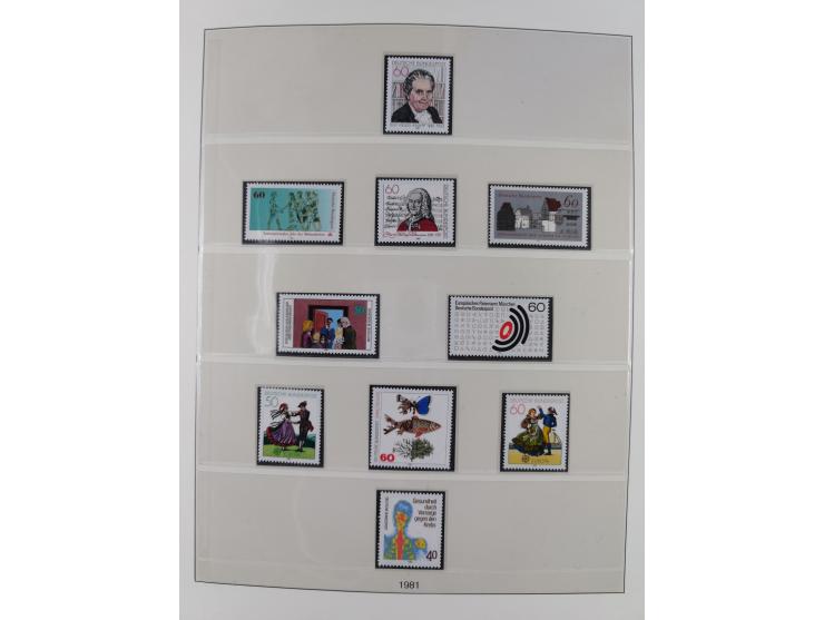 1945/90, ungebrauchte und postfrische Sammlung, oftmals komplett, dabei Bund/Berlin und DDR, DDR mit guten Dienstmarken inkl.