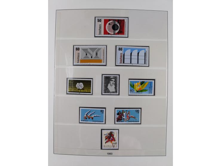 1945/90, ungebrauchte und postfrische Sammlung, oftmals komplett, dabei Bund/Berlin und DDR, DDR mit guten Dienstmarken inkl.