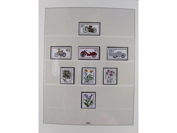 1945/90, ungebrauchte und postfrische Sammlung, oftmals komplett, dabei Bund/Berlin und DDR, DDR mit guten Dienstmarken inkl.