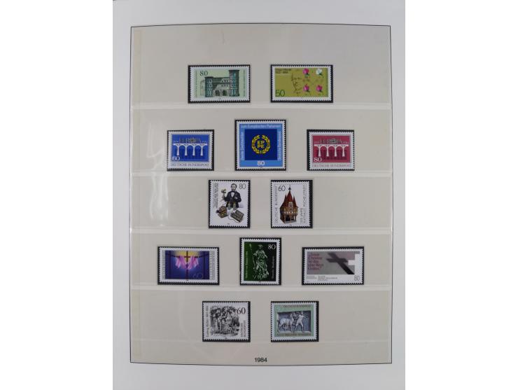 1945/90, ungebrauchte und postfrische Sammlung, oftmals komplett, dabei Bund/Berlin und DDR, DDR mit guten Dienstmarken inkl.