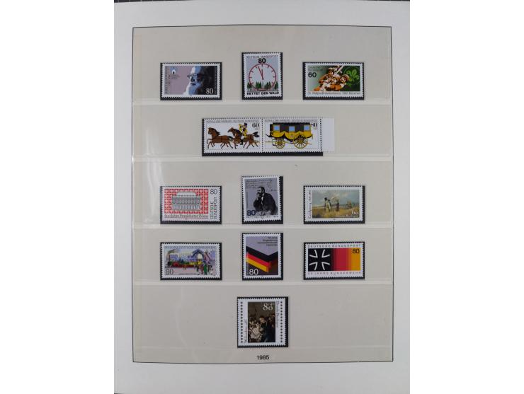 1945/90, ungebrauchte und postfrische Sammlung, oftmals komplett, dabei Bund/Berlin und DDR, DDR mit guten Dienstmarken inkl.