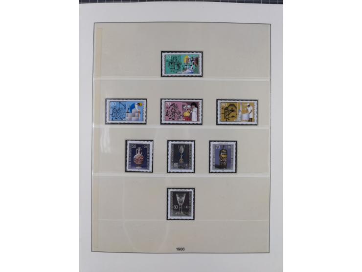 1945/90, ungebrauchte und postfrische Sammlung, oftmals komplett, dabei Bund/Berlin und DDR, DDR mit guten Dienstmarken inkl.