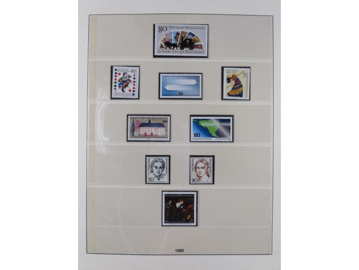 1945/90, ungebrauchte und postfrische Sammlung, oftmals komplett, dabei Bund/Berlin und DDR, DDR mit guten Dienstmarken inkl.