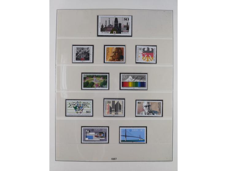 1945/90, ungebrauchte und postfrische Sammlung, oftmals komplett, dabei Bund/Berlin und DDR, DDR mit guten Dienstmarken inkl.