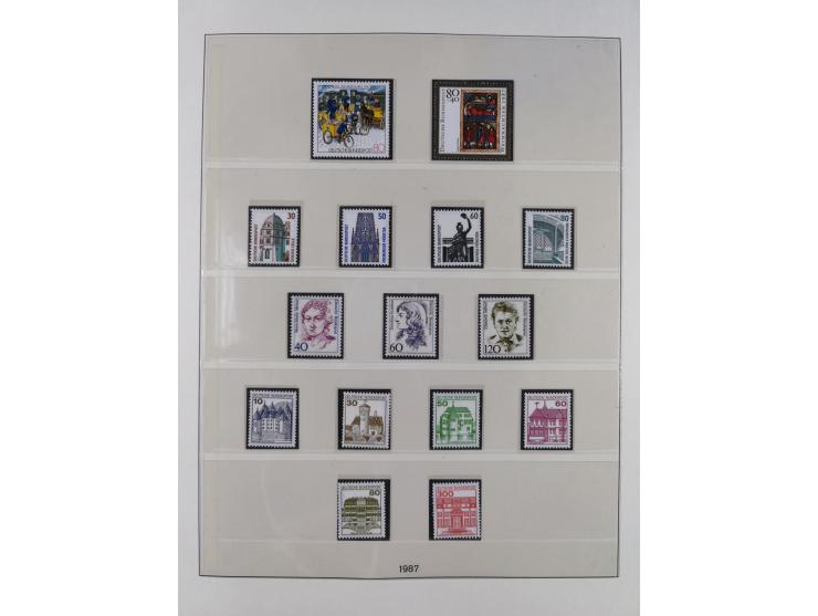 1945/90, ungebrauchte und postfrische Sammlung, oftmals komplett, dabei Bund/Berlin und DDR, DDR mit guten Dienstmarken inkl.