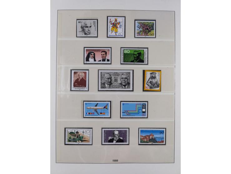 1945/90, ungebrauchte und postfrische Sammlung, oftmals komplett, dabei Bund/Berlin und DDR, DDR mit guten Dienstmarken inkl.