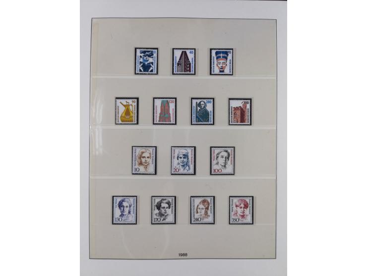 1945/90, ungebrauchte und postfrische Sammlung, oftmals komplett, dabei Bund/Berlin und DDR, DDR mit guten Dienstmarken inkl.