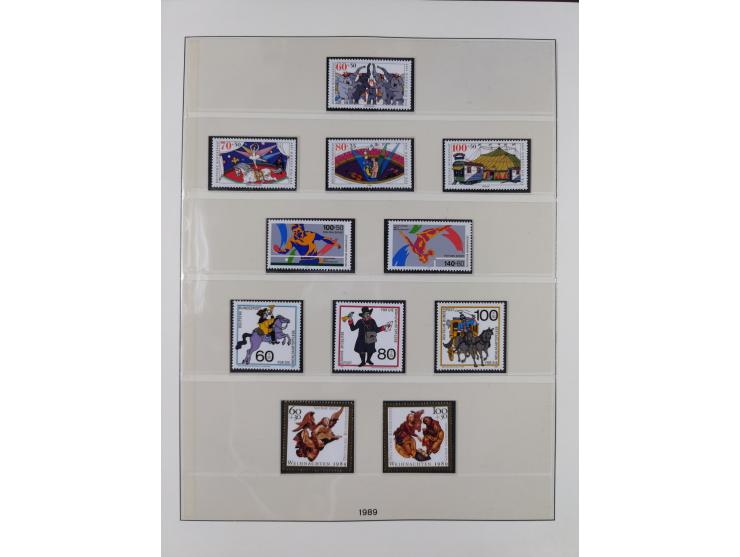 1945/90, ungebrauchte und postfrische Sammlung, oftmals komplett, dabei Bund/Berlin und DDR, DDR mit guten Dienstmarken inkl.