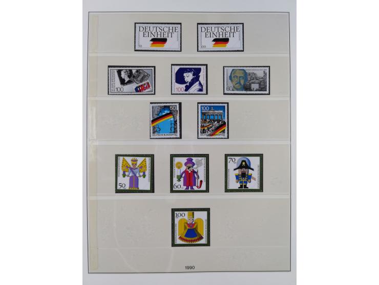 1945/90, ungebrauchte und postfrische Sammlung, oftmals komplett, dabei Bund/Berlin und DDR, DDR mit guten Dienstmarken inkl.