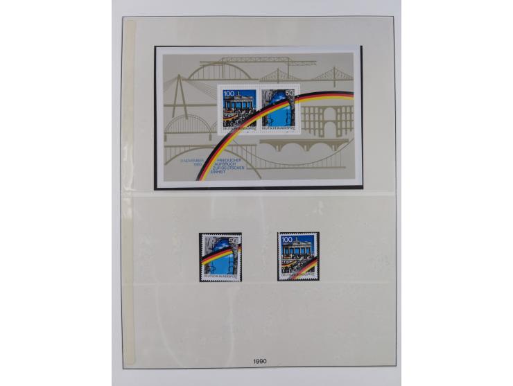 1945/90, ungebrauchte und postfrische Sammlung, oftmals komplett, dabei Bund/Berlin und DDR, DDR mit guten Dienstmarken inkl.