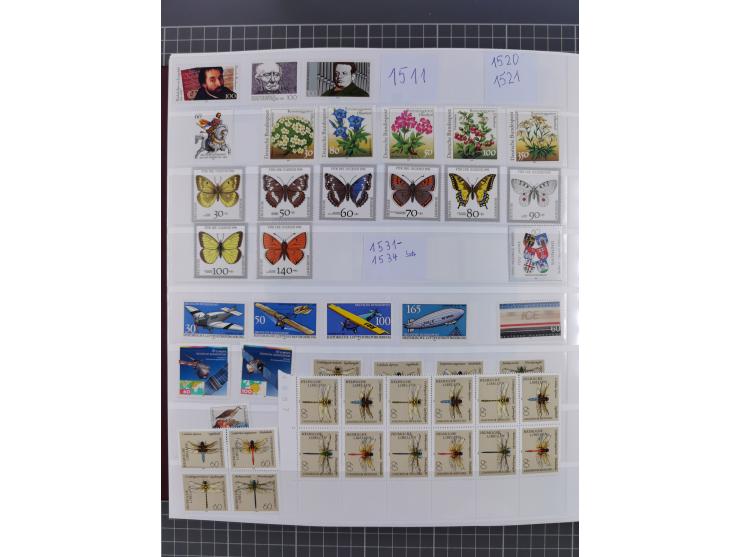 1945/90, ungebrauchte und postfrische Sammlung, oftmals komplett, dabei Bund/Berlin und DDR, DDR mit guten Dienstmarken inkl.