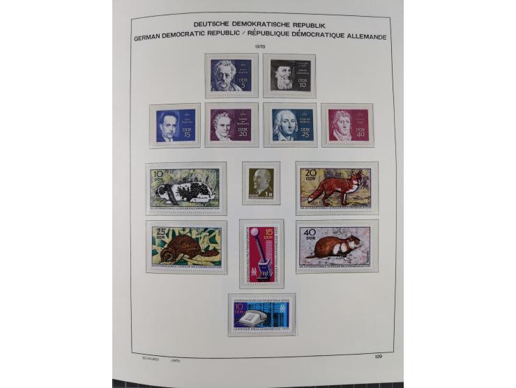 1945/90, ungebrauchte und postfrische Sammlung, oftmals komplett, dabei Bund/Berlin und DDR, DDR mit guten Dienstmarken inkl.