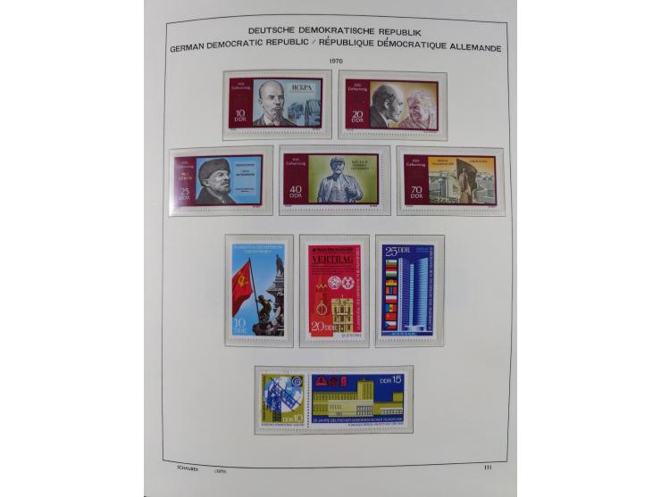 1945/90, ungebrauchte und postfrische Sammlung, oftmals komplett, dabei Bund/Berlin und DDR, DDR mit guten Dienstmarken inkl.