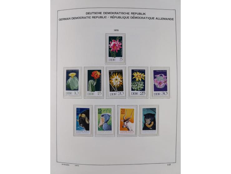 1945/90, ungebrauchte und postfrische Sammlung, oftmals komplett, dabei Bund/Berlin und DDR, DDR mit guten Dienstmarken inkl.