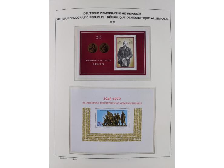 1945/90, ungebrauchte und postfrische Sammlung, oftmals komplett, dabei Bund/Berlin und DDR, DDR mit guten Dienstmarken inkl.