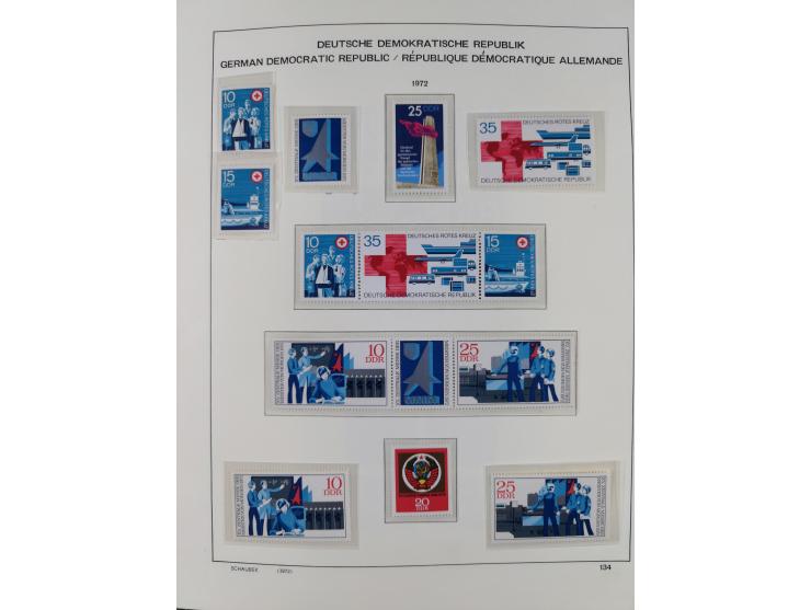 1945/90, ungebrauchte und postfrische Sammlung, oftmals komplett, dabei Bund/Berlin und DDR, DDR mit guten Dienstmarken inkl.