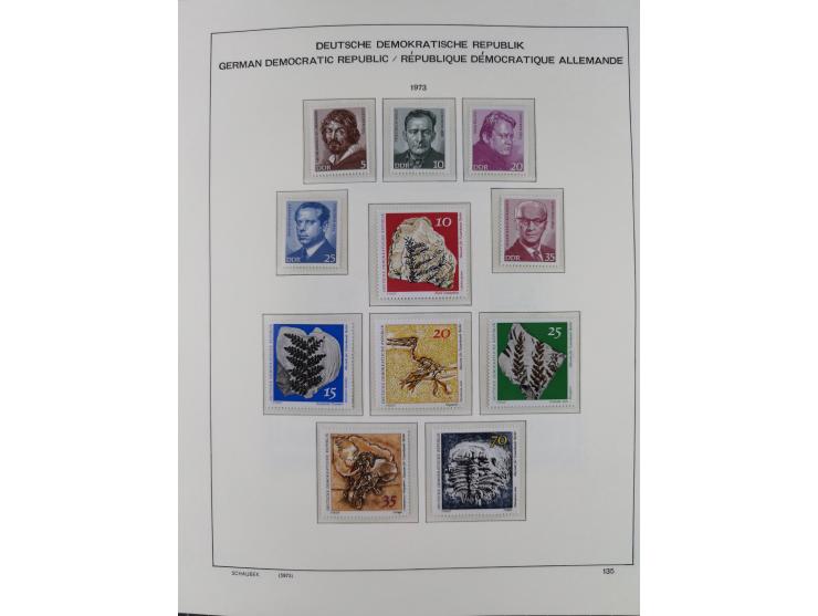 1945/90, ungebrauchte und postfrische Sammlung, oftmals komplett, dabei Bund/Berlin und DDR, DDR mit guten Dienstmarken inkl.
