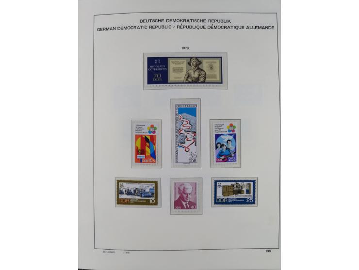 1945/90, ungebrauchte und postfrische Sammlung, oftmals komplett, dabei Bund/Berlin und DDR, DDR mit guten Dienstmarken inkl.