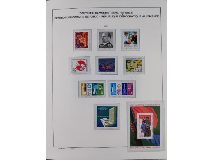 1945/90, ungebrauchte und postfrische Sammlung, oftmals komplett, dabei Bund/Berlin und DDR, DDR mit guten Dienstmarken inkl.