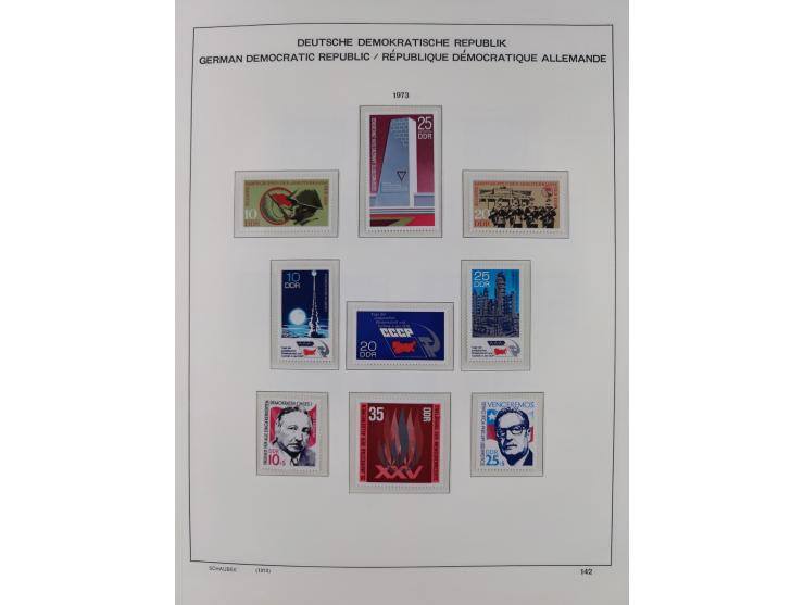 1945/90, ungebrauchte und postfrische Sammlung, oftmals komplett, dabei Bund/Berlin und DDR, DDR mit guten Dienstmarken inkl.
