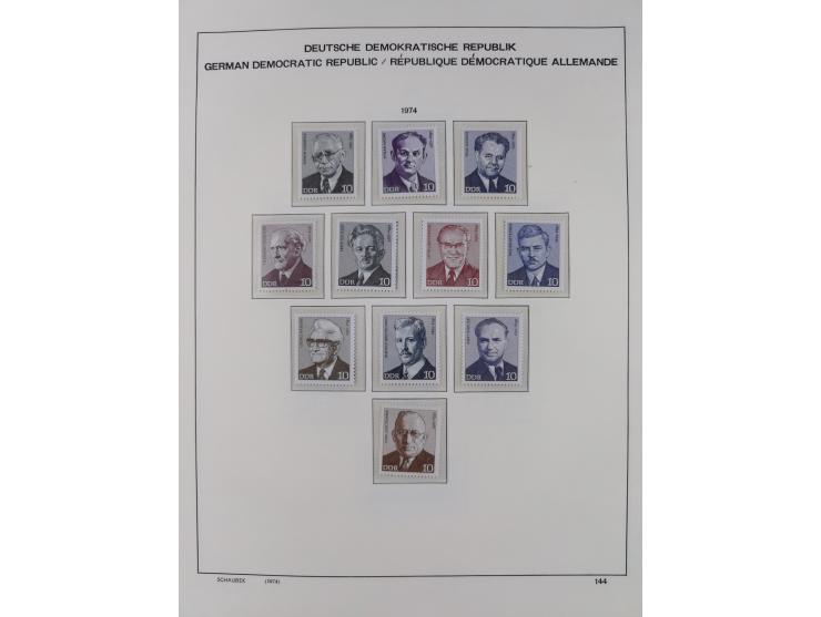 1945/90, ungebrauchte und postfrische Sammlung, oftmals komplett, dabei Bund/Berlin und DDR, DDR mit guten Dienstmarken inkl.