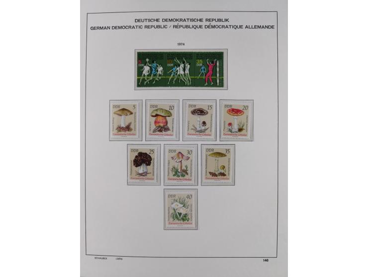 1945/90, ungebrauchte und postfrische Sammlung, oftmals komplett, dabei Bund/Berlin und DDR, DDR mit guten Dienstmarken inkl.