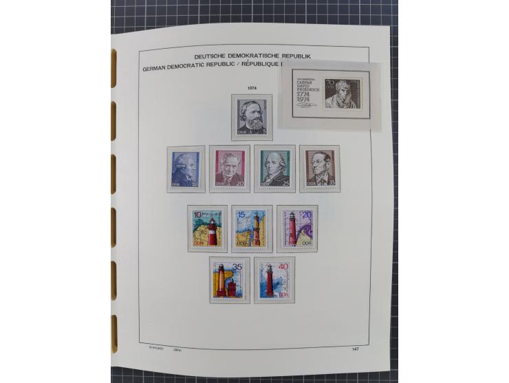 1945/90, ungebrauchte und postfrische Sammlung, oftmals komplett, dabei Bund/Berlin und DDR, DDR mit guten Dienstmarken inkl.