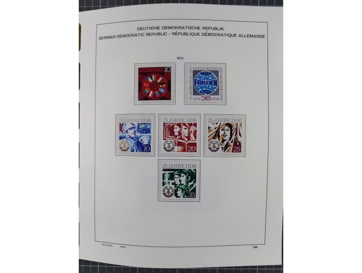 1945/90, ungebrauchte und postfrische Sammlung, oftmals komplett, dabei Bund/Berlin und DDR, DDR mit guten Dienstmarken inkl.