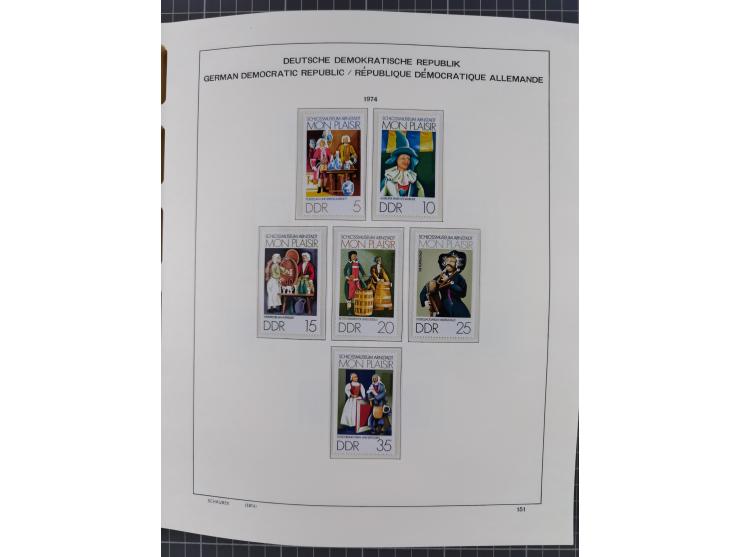 1945/90, ungebrauchte und postfrische Sammlung, oftmals komplett, dabei Bund/Berlin und DDR, DDR mit guten Dienstmarken inkl.