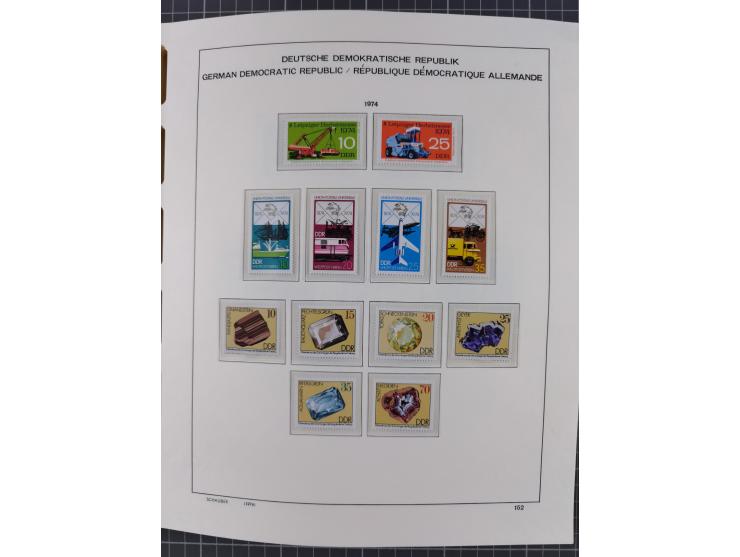 1945/90, ungebrauchte und postfrische Sammlung, oftmals komplett, dabei Bund/Berlin und DDR, DDR mit guten Dienstmarken inkl.