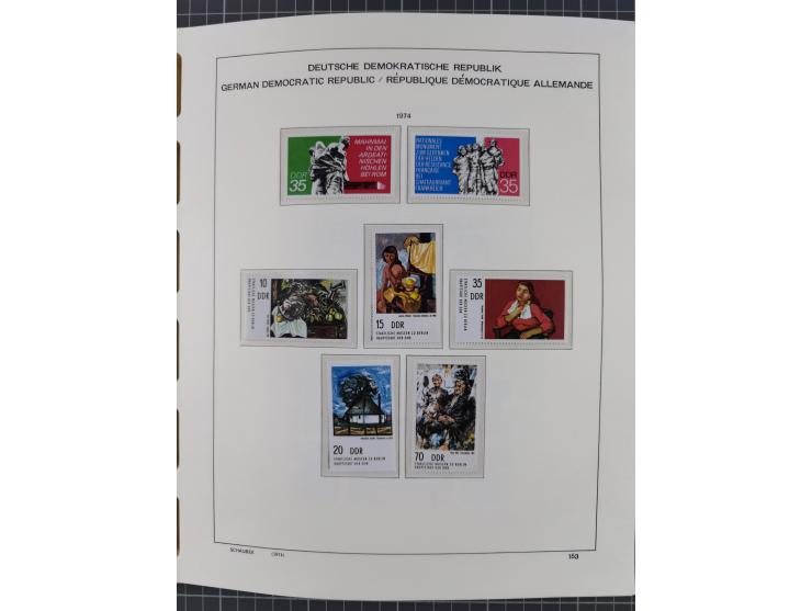1945/90, ungebrauchte und postfrische Sammlung, oftmals komplett, dabei Bund/Berlin und DDR, DDR mit guten Dienstmarken inkl.