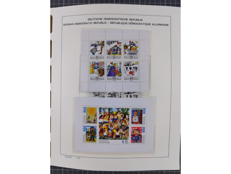 1945/90, ungebrauchte und postfrische Sammlung, oftmals komplett, dabei Bund/Berlin und DDR, DDR mit guten Dienstmarken inkl.