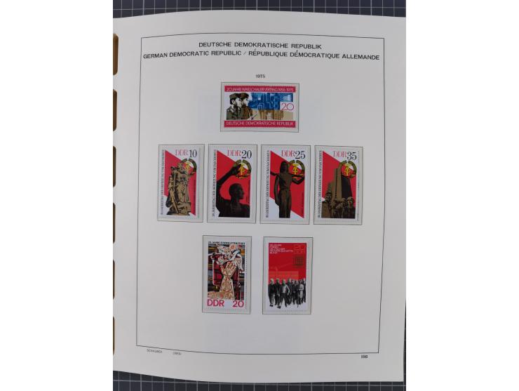 1945/90, ungebrauchte und postfrische Sammlung, oftmals komplett, dabei Bund/Berlin und DDR, DDR mit guten Dienstmarken inkl.