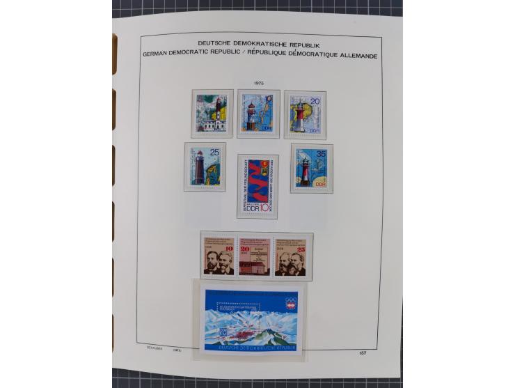 1945/90, ungebrauchte und postfrische Sammlung, oftmals komplett, dabei Bund/Berlin und DDR, DDR mit guten Dienstmarken inkl.