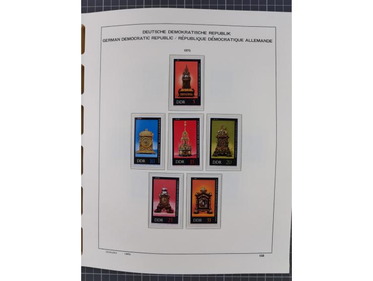 1945/90, ungebrauchte und postfrische Sammlung, oftmals komplett, dabei Bund/Berlin und DDR, DDR mit guten Dienstmarken inkl.