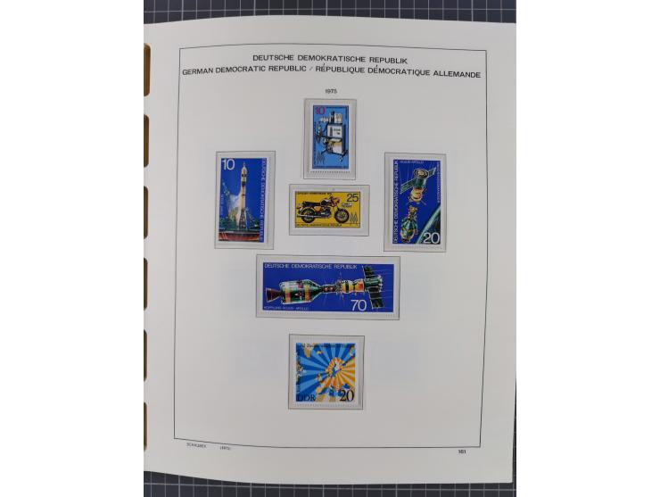 1945/90, ungebrauchte und postfrische Sammlung, oftmals komplett, dabei Bund/Berlin und DDR, DDR mit guten Dienstmarken inkl.
