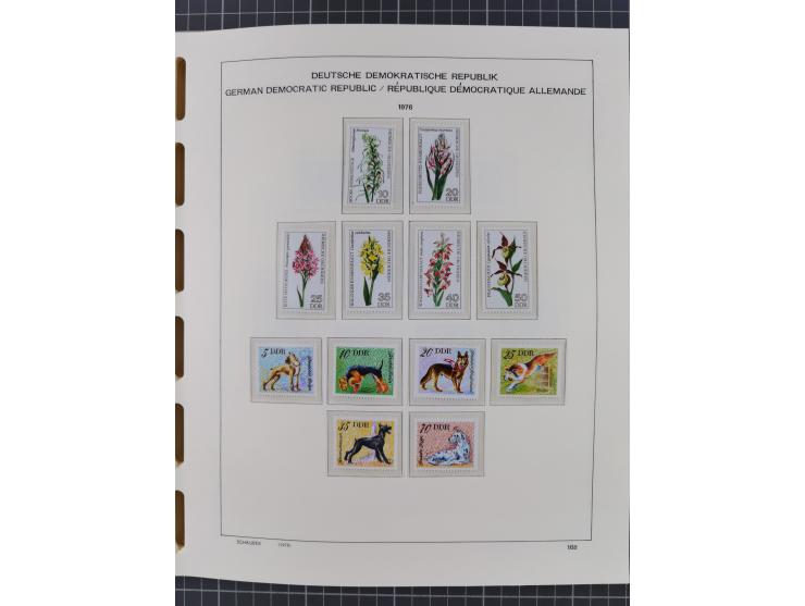 1945/90, ungebrauchte und postfrische Sammlung, oftmals komplett, dabei Bund/Berlin und DDR, DDR mit guten Dienstmarken inkl.