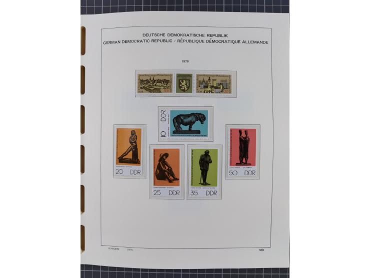 1945/90, ungebrauchte und postfrische Sammlung, oftmals komplett, dabei Bund/Berlin und DDR, DDR mit guten Dienstmarken inkl.