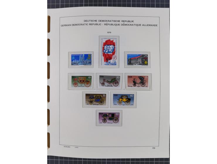 1945/90, ungebrauchte und postfrische Sammlung, oftmals komplett, dabei Bund/Berlin und DDR, DDR mit guten Dienstmarken inkl.