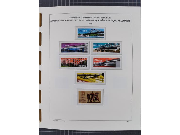 1945/90, ungebrauchte und postfrische Sammlung, oftmals komplett, dabei Bund/Berlin und DDR, DDR mit guten Dienstmarken inkl.