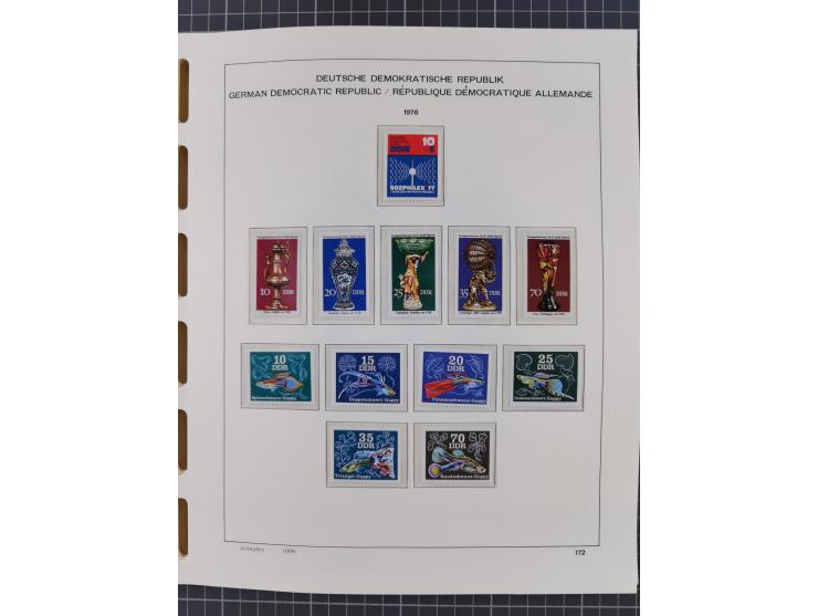 1945/90, ungebrauchte und postfrische Sammlung, oftmals komplett, dabei Bund/Berlin und DDR, DDR mit guten Dienstmarken inkl.