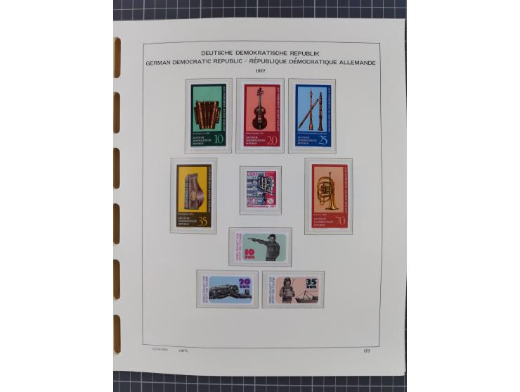 1945/90, ungebrauchte und postfrische Sammlung, oftmals komplett, dabei Bund/Berlin und DDR, DDR mit guten Dienstmarken inkl.