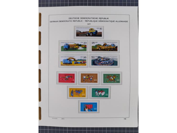 1945/90, ungebrauchte und postfrische Sammlung, oftmals komplett, dabei Bund/Berlin und DDR, DDR mit guten Dienstmarken inkl.