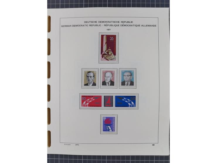 1945/90, ungebrauchte und postfrische Sammlung, oftmals komplett, dabei Bund/Berlin und DDR, DDR mit guten Dienstmarken inkl.