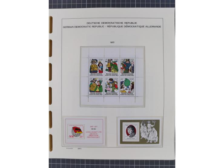 1945/90, ungebrauchte und postfrische Sammlung, oftmals komplett, dabei Bund/Berlin und DDR, DDR mit guten Dienstmarken inkl.