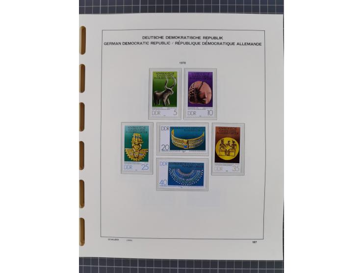 1945/90, ungebrauchte und postfrische Sammlung, oftmals komplett, dabei Bund/Berlin und DDR, DDR mit guten Dienstmarken inkl.